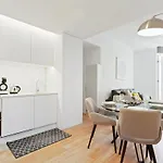Spacious 1 Bedroom Near Baixa 리스본