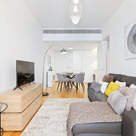 Appartamento Spacious 1 Bedroom Near Baixa Lisbona