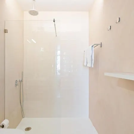 Spacious 1 Bedroom Near Baixa Lissabon