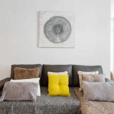 Spacious 1 Bedroom Near Baixa Apartmán *